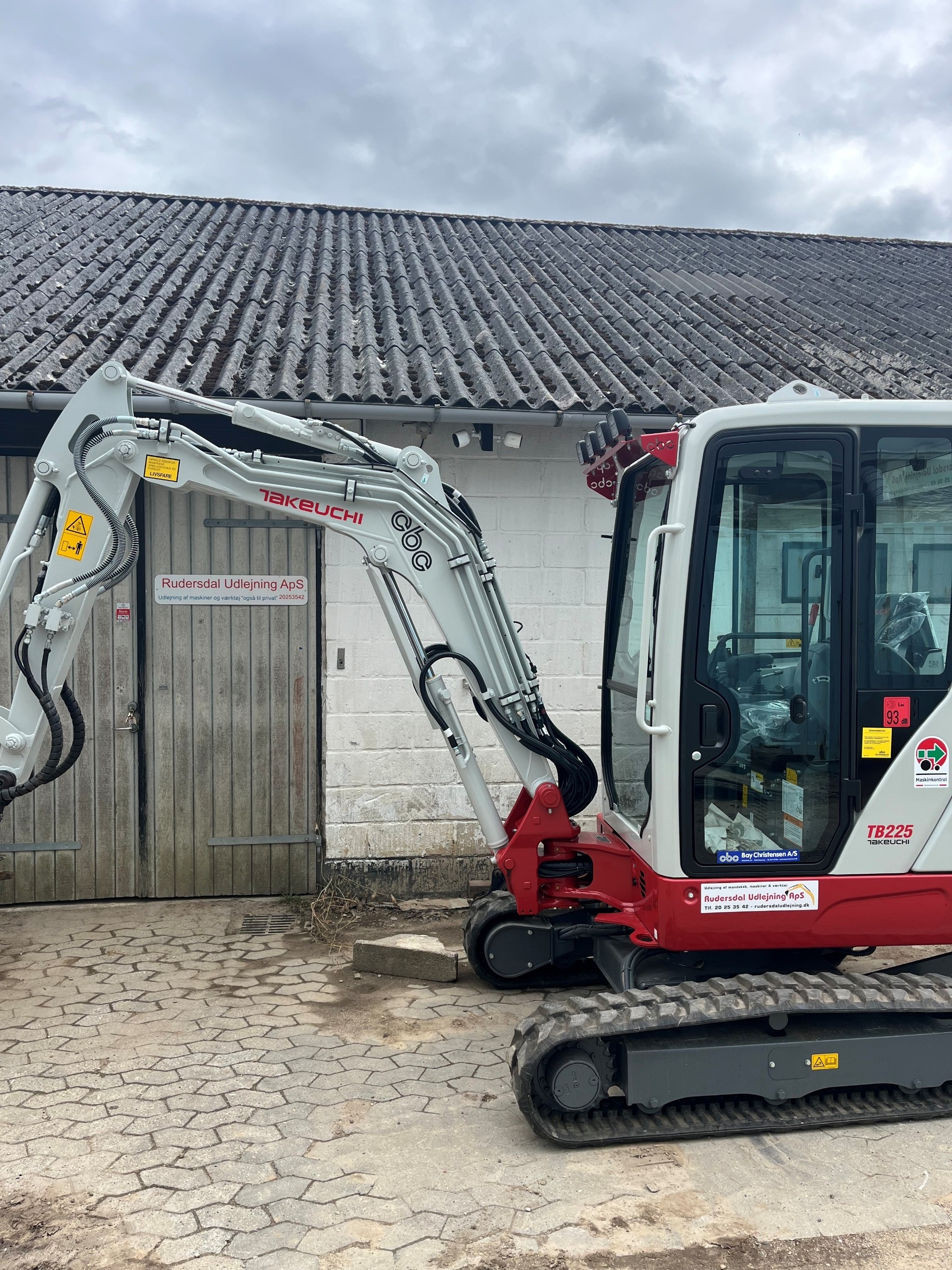 Takeuchi  TB 225